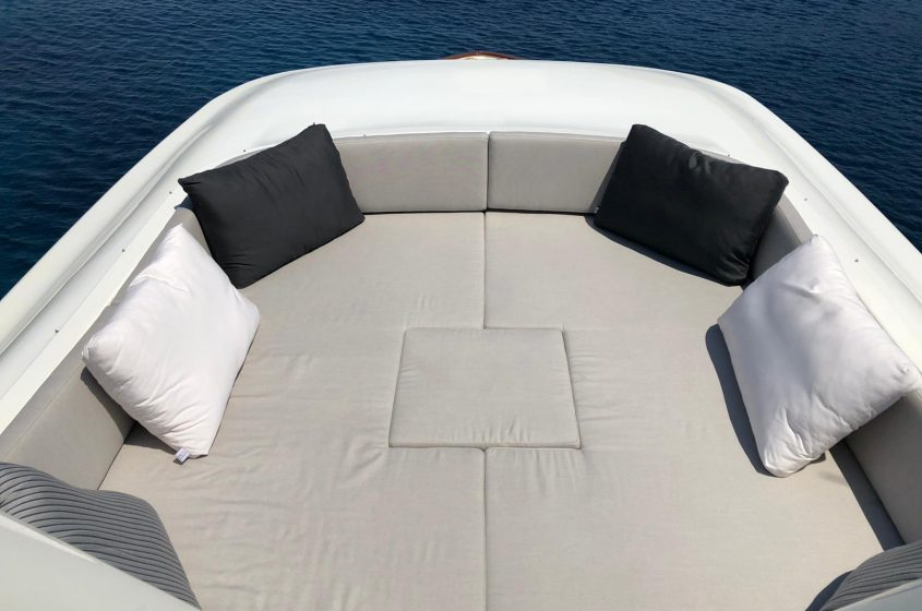 Luxury Crewed Motor Yacht VINTAGE photo 5