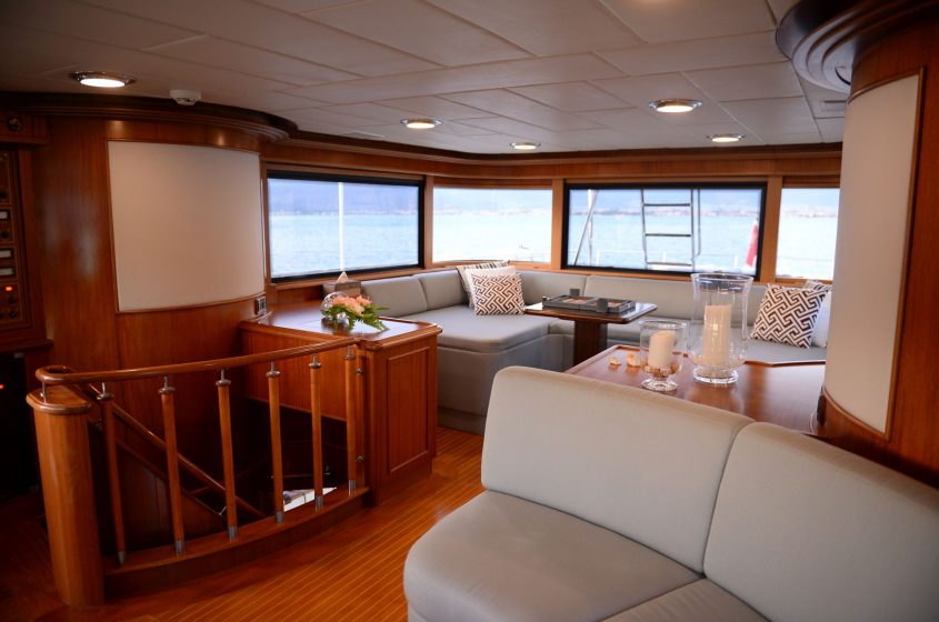 Luxury Crewed Motor Yacht VINTAGE photo 8