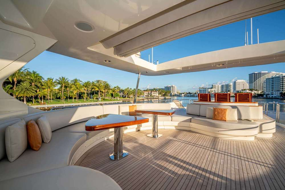 Luxury Crewed Motor Yacht VIVERE photo 5