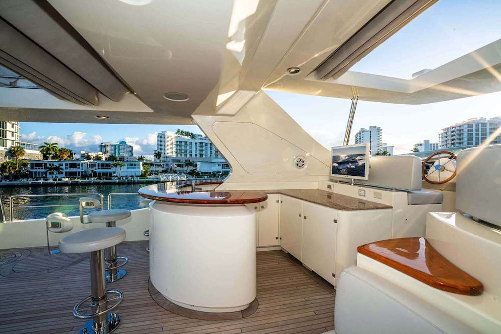 Luxury Crewed Motor Yacht VIVERE photo 7