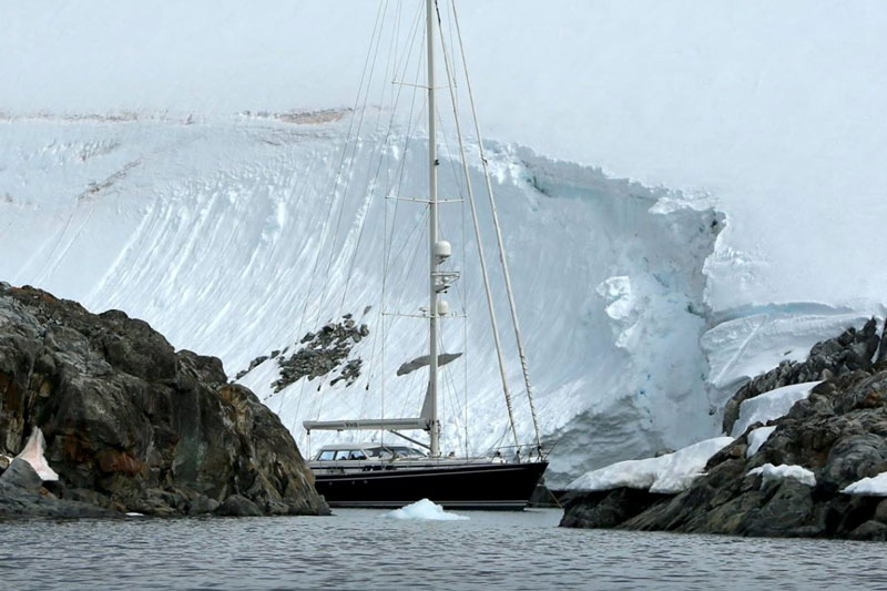 Crewed Sailing Yacht VIVID photo 4