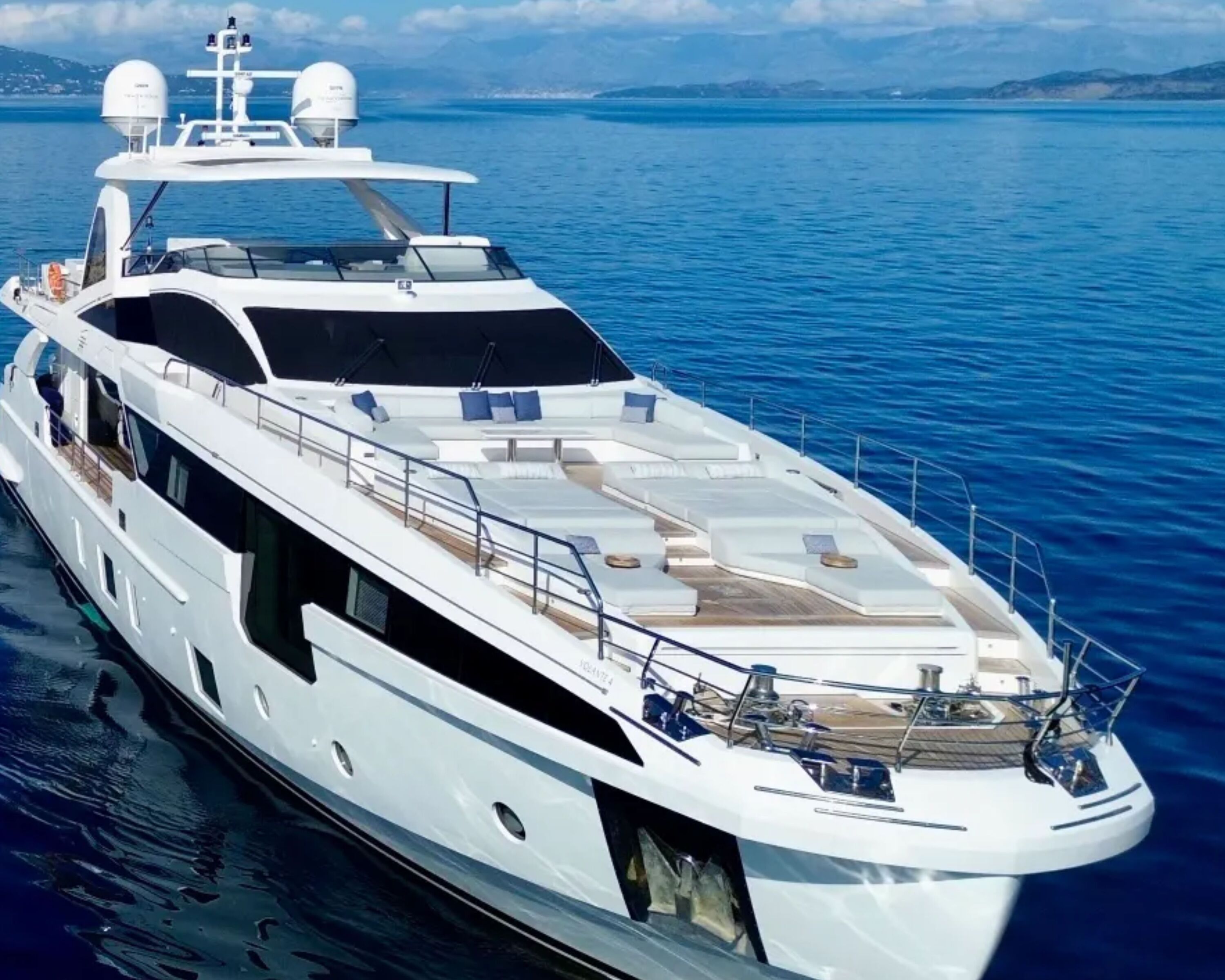 Luxury Crewed Motor Yacht VOLANTE photo 4