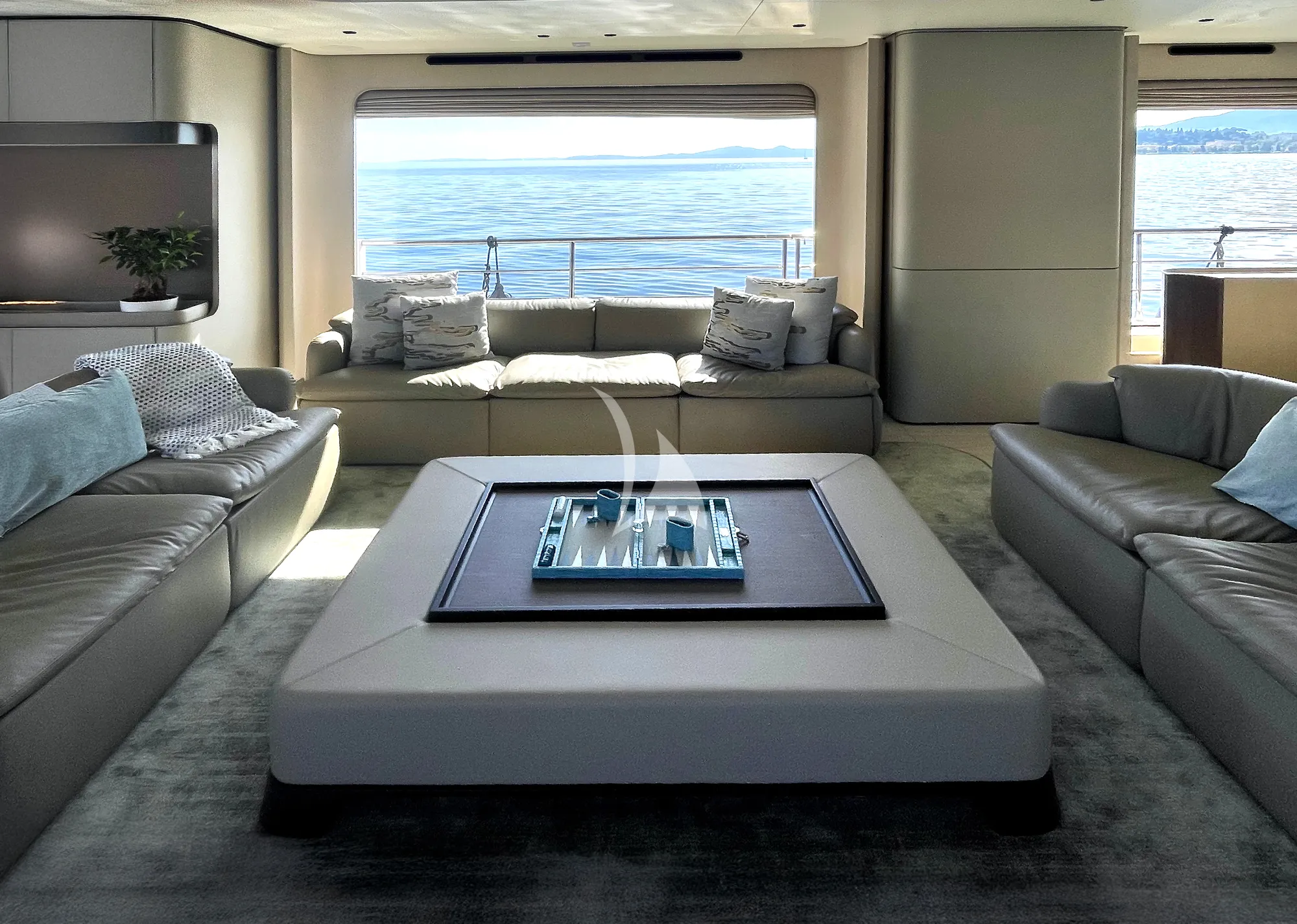 Luxury Crewed Motor Yacht VOLANTE photo 7