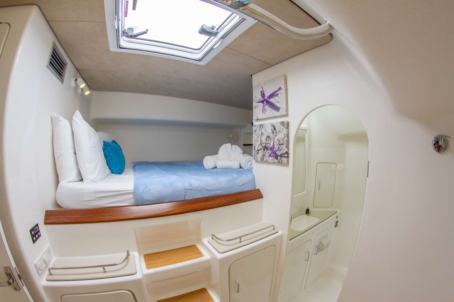 Crewed Catamaran VOYAGE 520 photo 6