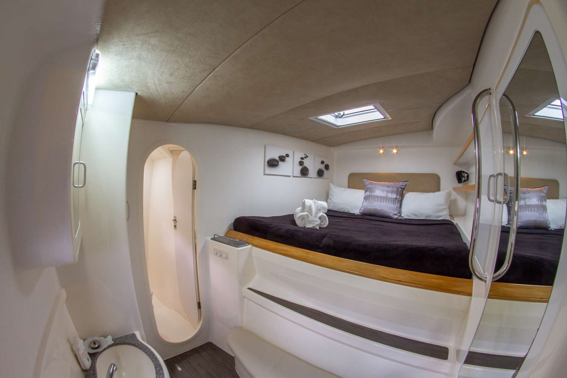 Crewed Sailing Catamaran VOYAGE 580 photo 7