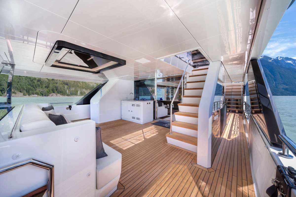 Luxury Crewed Motor Yacht VOYAGER photo 4