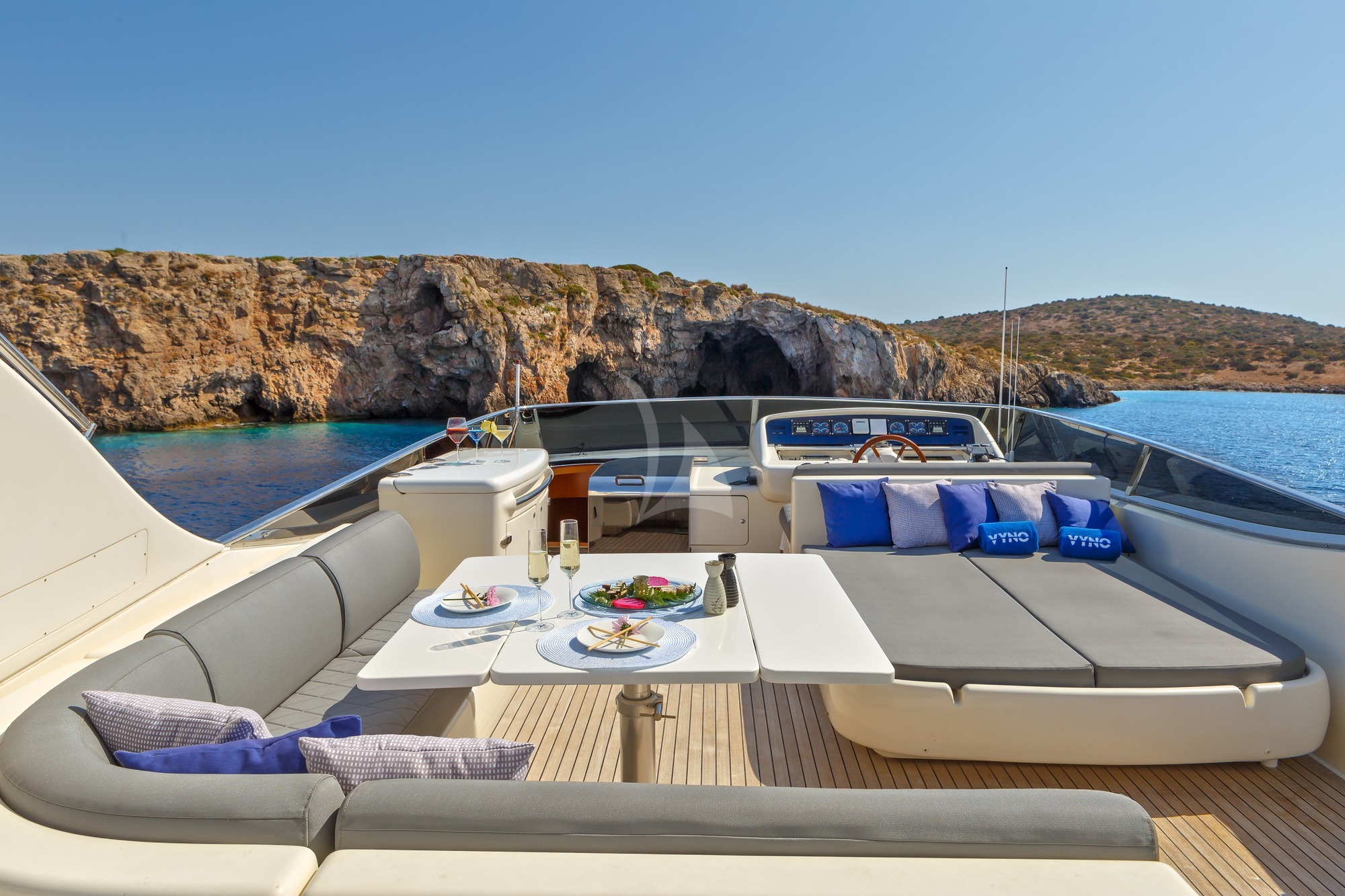 Crewed Motor Yacht VYNO photo 5