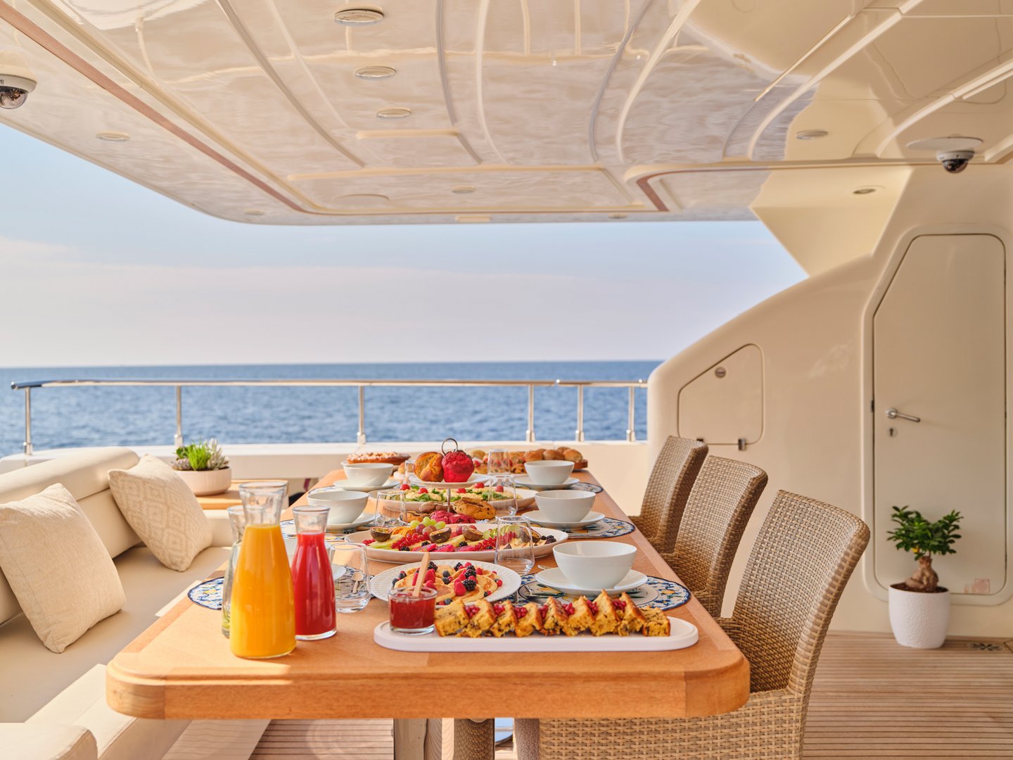 Crewed Motor Yacht WATCH ME photo 8