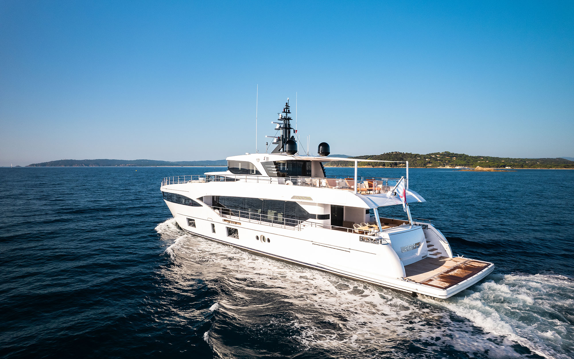 Luxury Crewed Motor Yacht WATERMACHINE photo 3