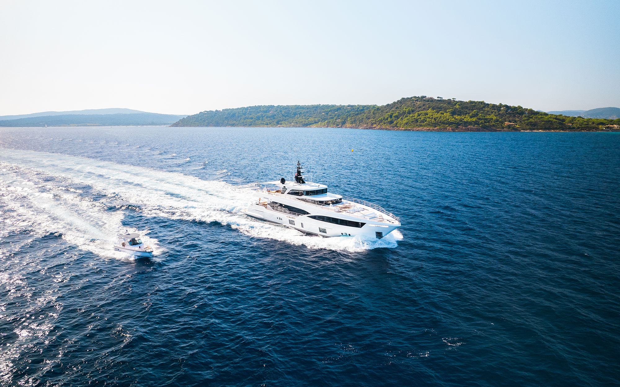 Luxury Crewed Motor Yacht WATERMACHINE photo 5