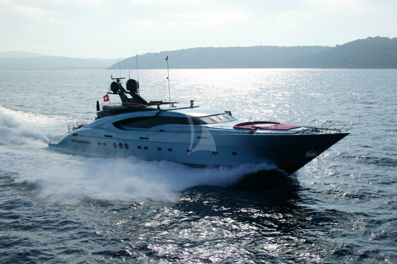 Luxury Crewed Motor Yacht WAVERUNNER photo 4