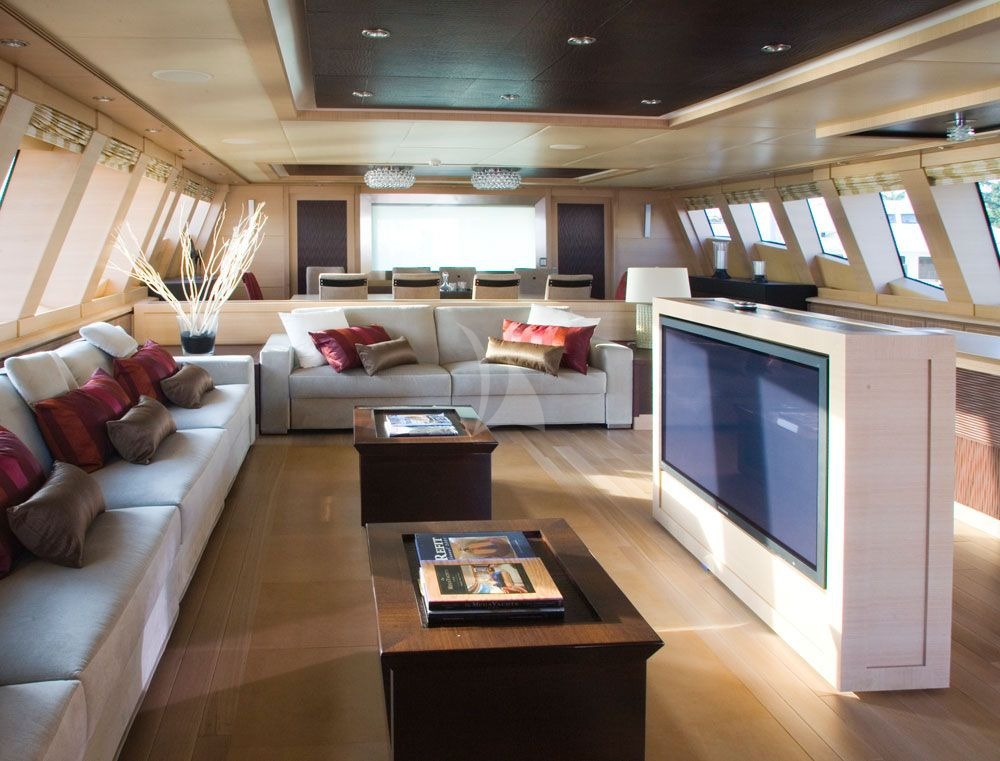 Luxury Crewed Motor Yacht WAVERUNNER photo 6