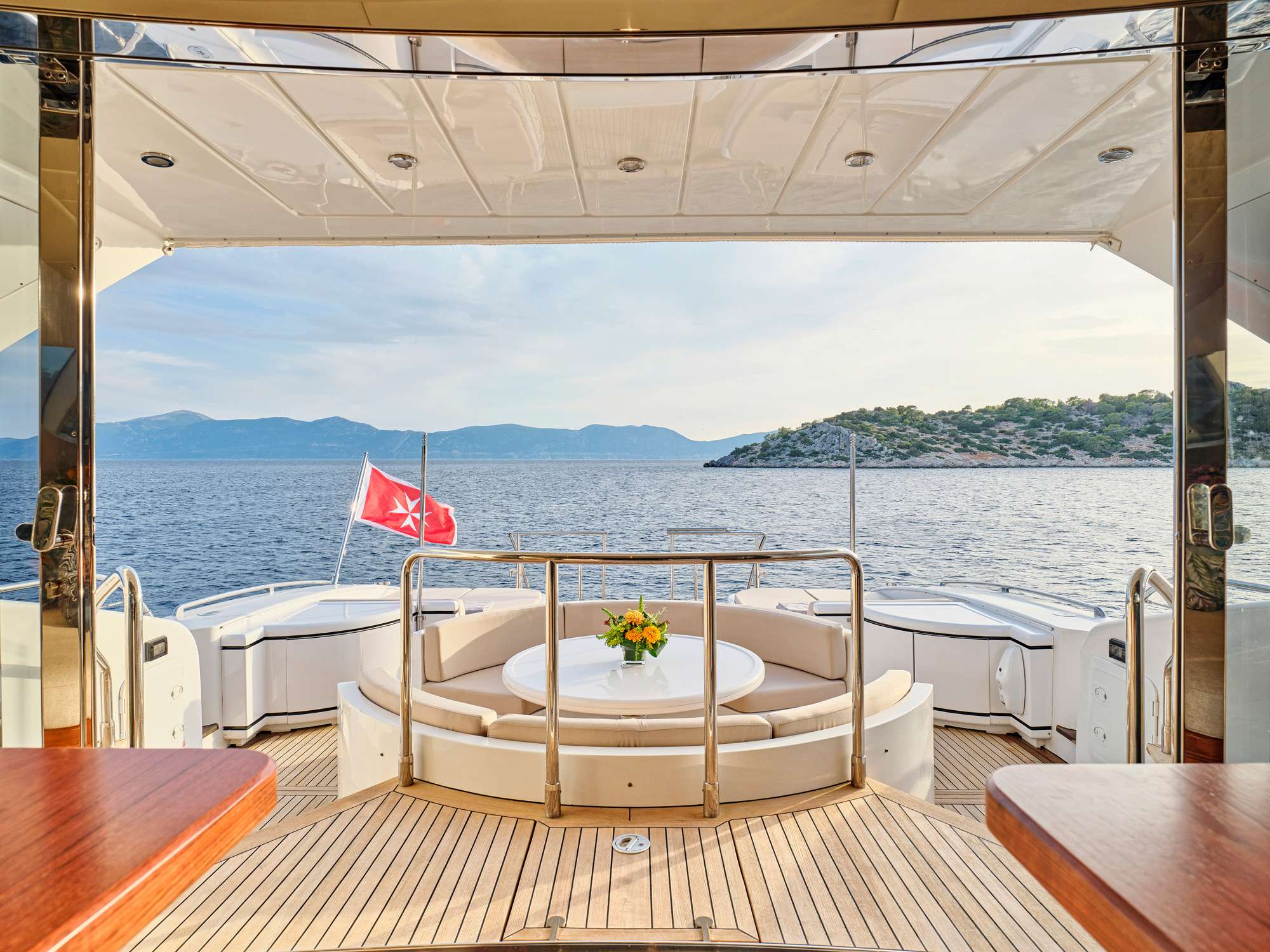 Crewed Motor Yacht WET PANTHER photo 4