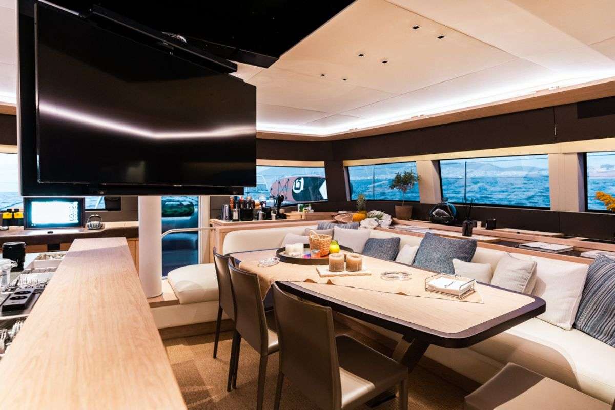 Luxury Crewed Catamaran WHITE CAPS photo 8