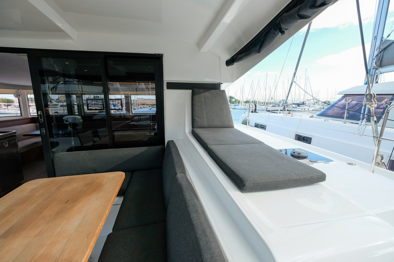 Bareboat Catamaran WHITE CHADAL photo 7