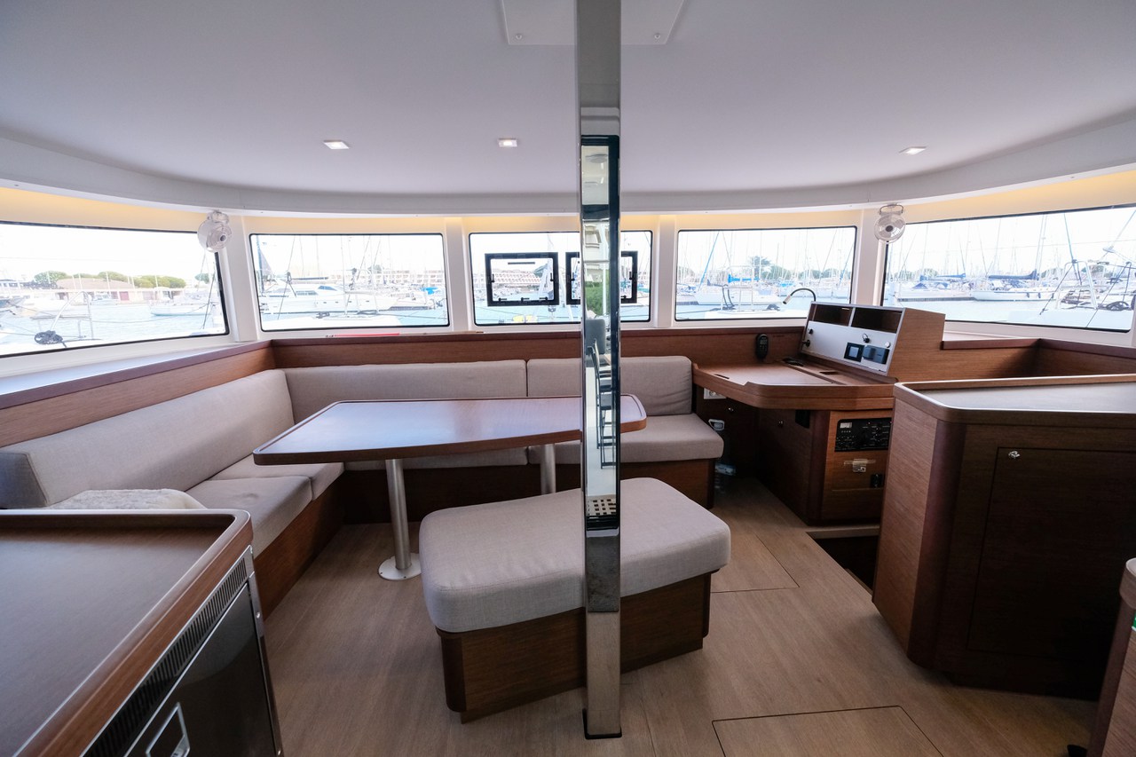 Bareboat Catamaran WHITE CHADAL photo 8