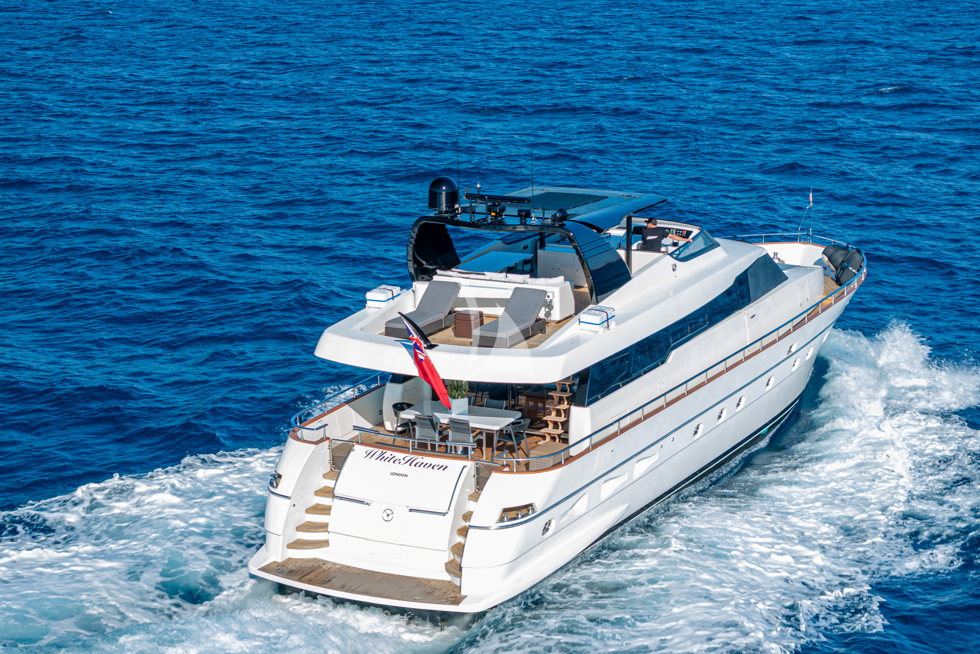 Luxury Crewed Motor Yacht WHITE HAVEN photo 4