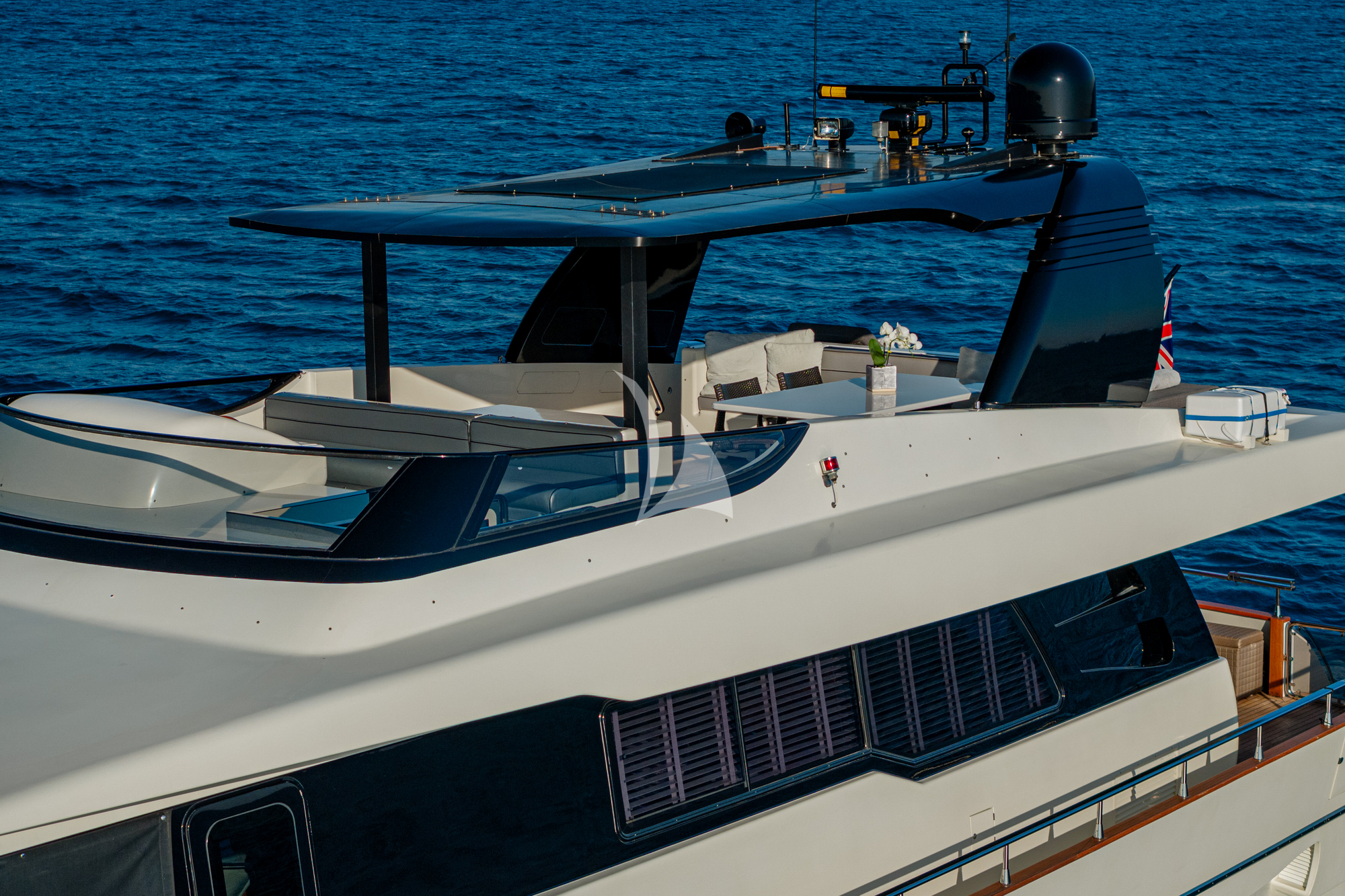 Luxury Crewed Motor Yacht WHITE HAVEN photo 6