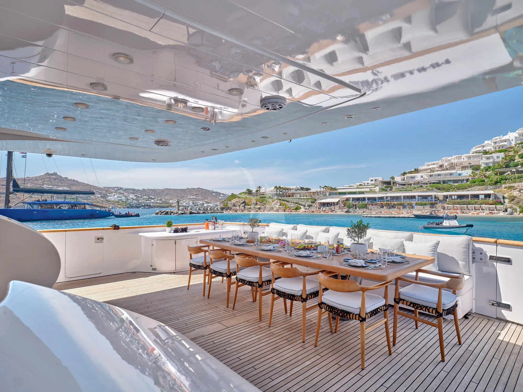 Luxury Crewed Motor Yacht WHITE KNIGHT photo 7