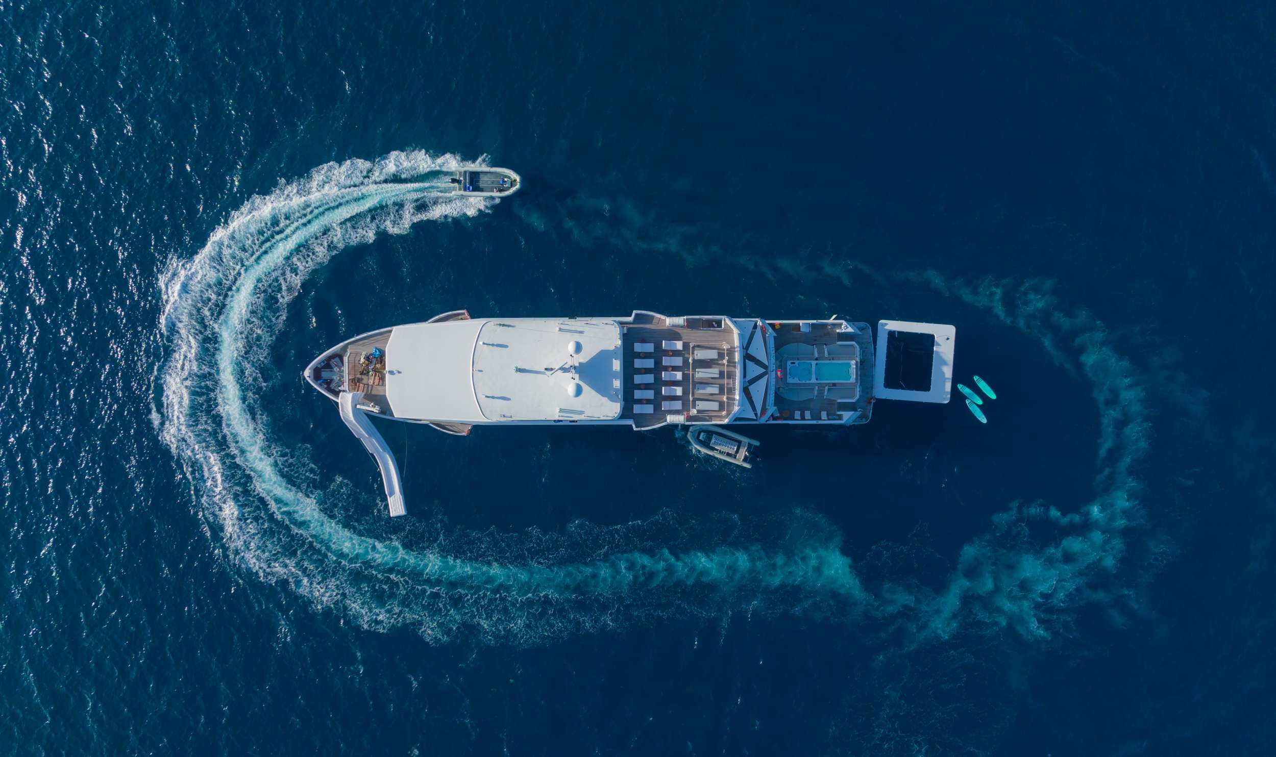 Luxury Crewed Motor Yacht WHITE PEARL photo 5