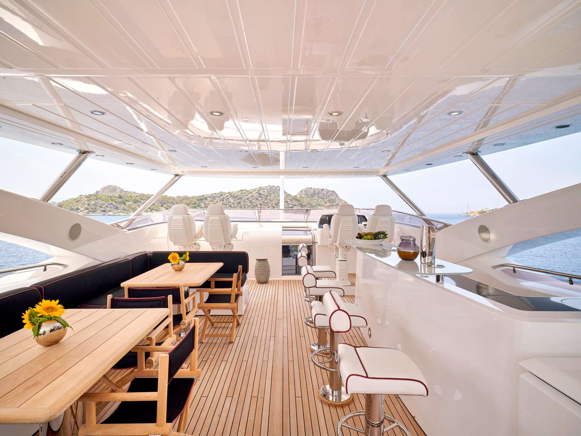 Luxury Crewed Motor Yacht WHITE PEARL I photo 6