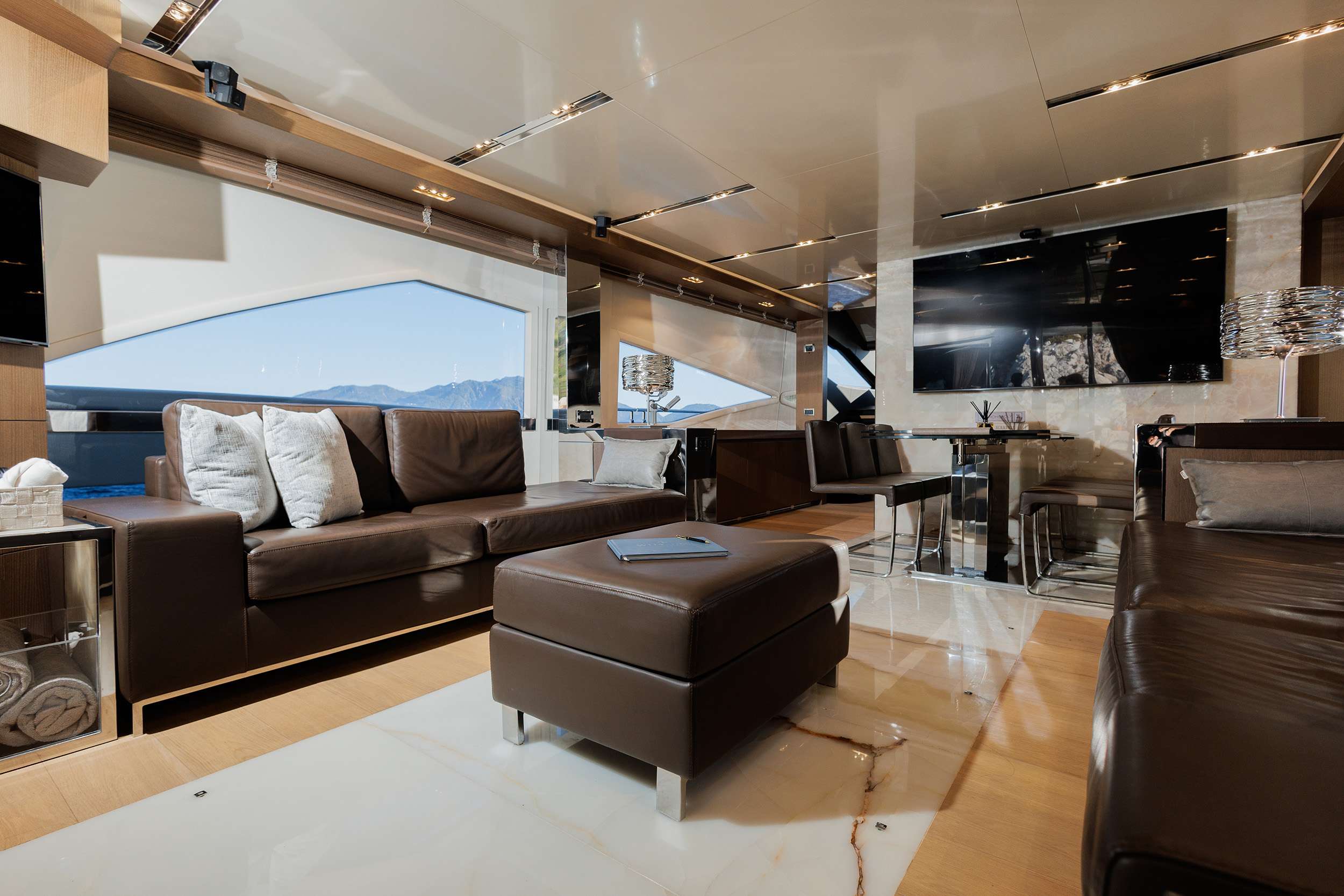 Luxury Crewed Motor Yacht WHY NOT photo 6