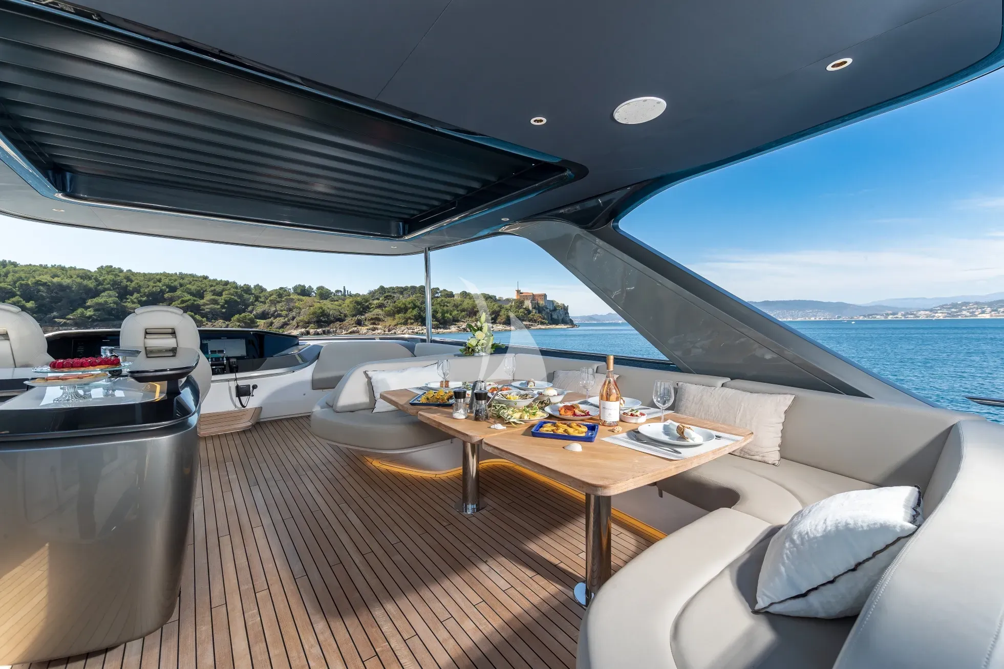 Crewed Motor Yacht WILJIM V photo 7