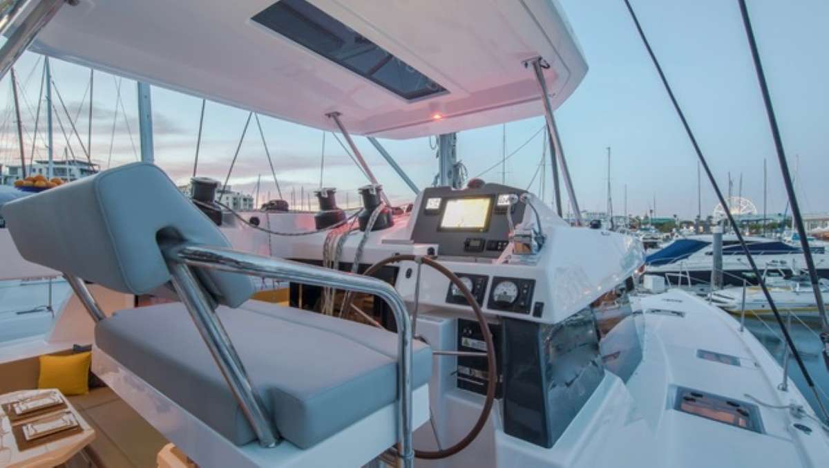 Crewed Catamaran WIND DANCER photo 4