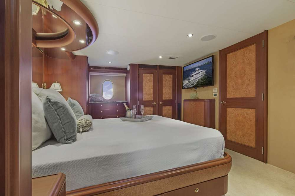 Luxury Crewed Motor Yacht WINDWARD photo 8