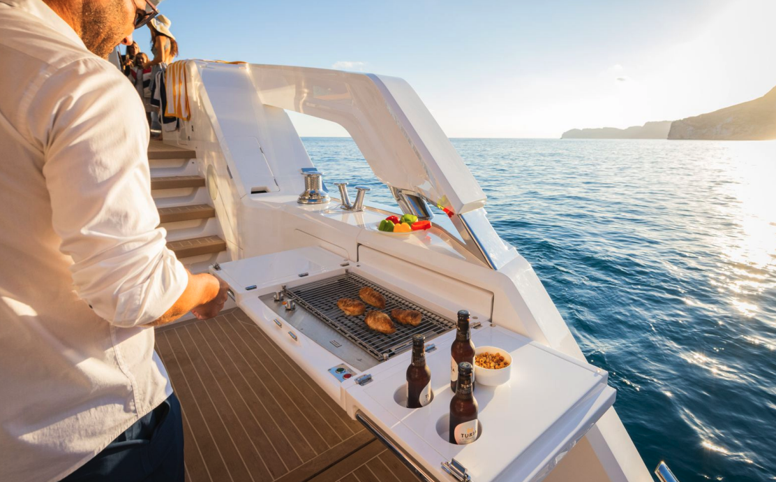 Crewed Motor Yacht WYLDECREST photo 5