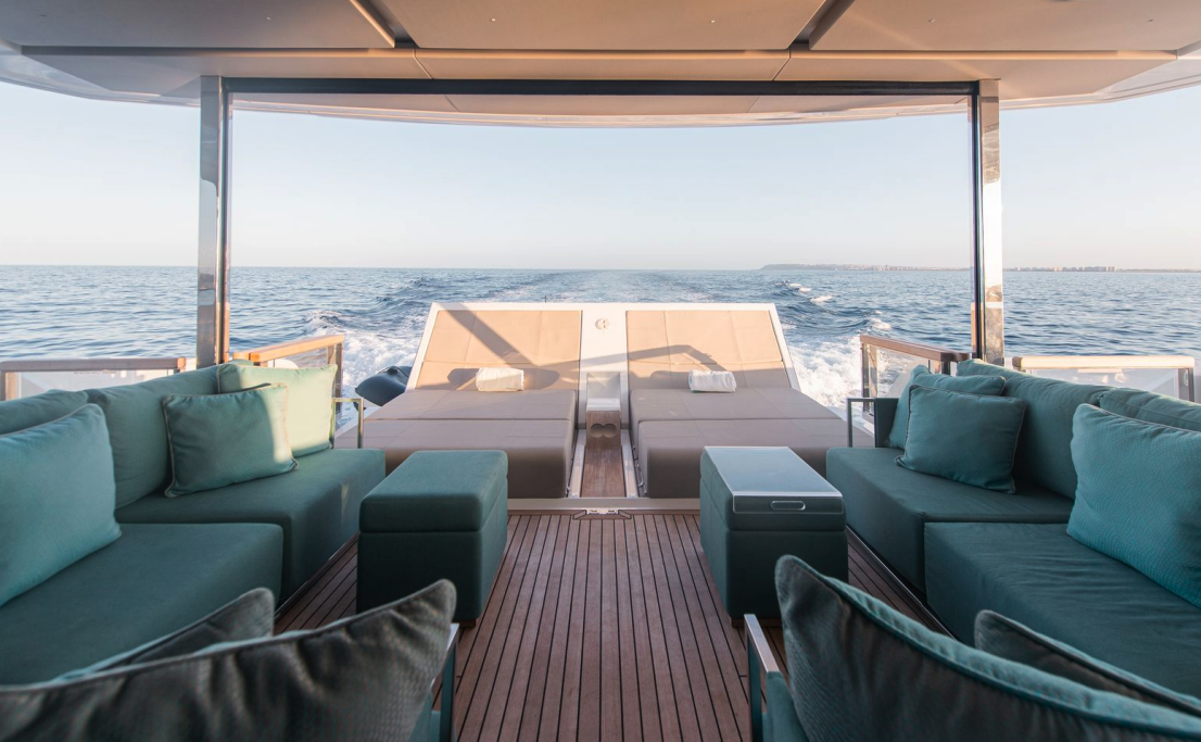 Crewed Motor Yacht WYLDECREST photo 6