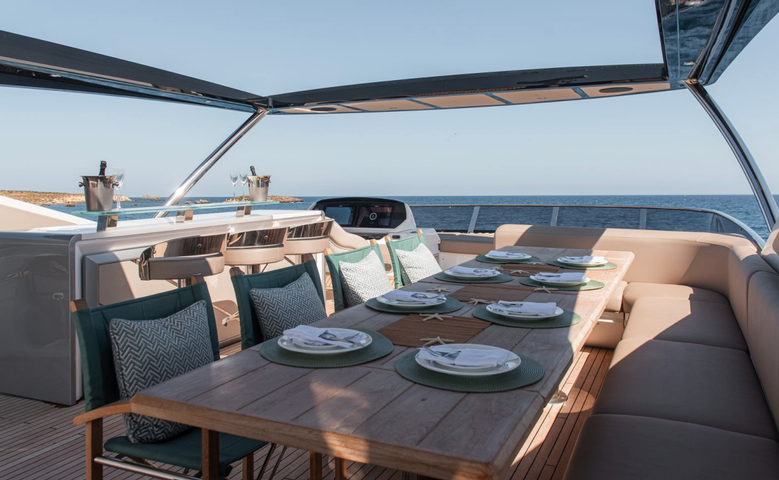 Crewed Motor Yacht WYLDECREST photo 8