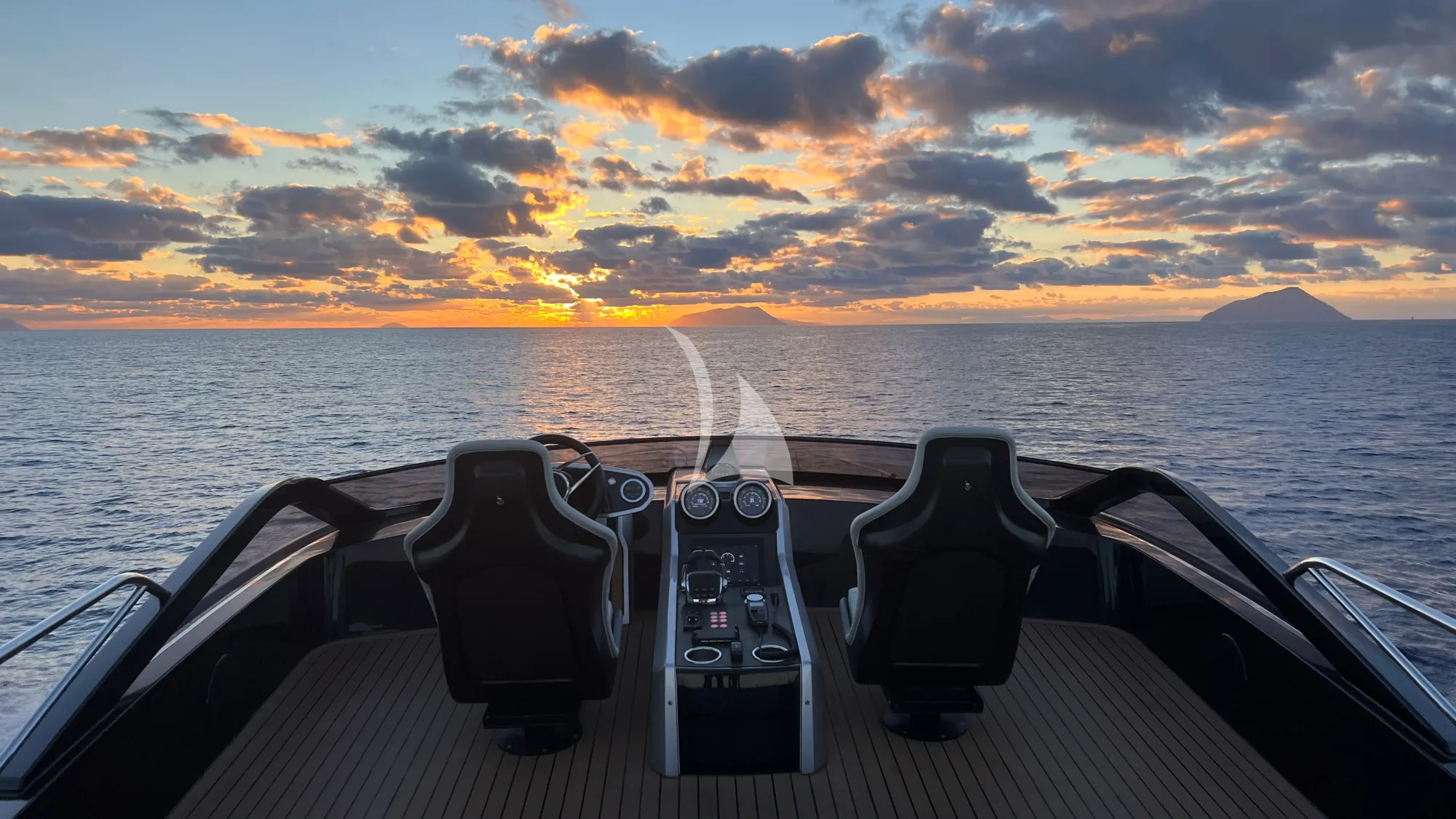 Crewed Motor Yacht X2 photo 7