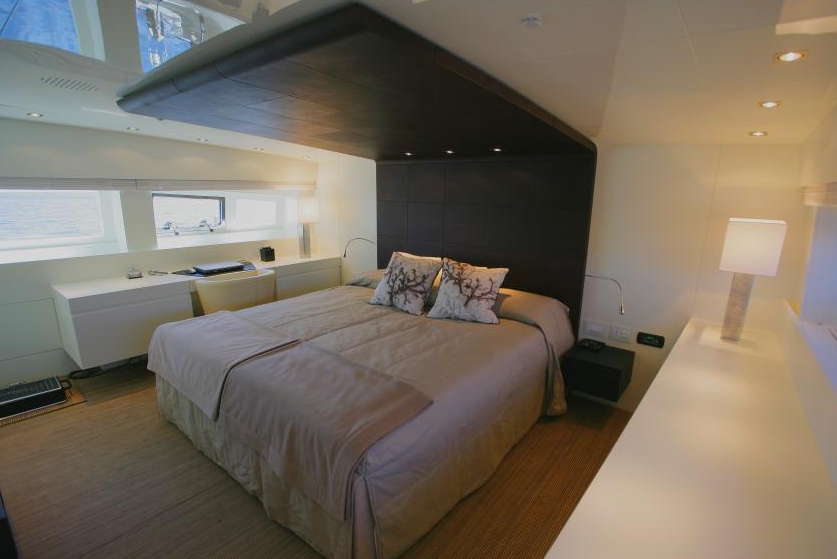 Luxury Crewed Motor Yacht XANAX photo 4