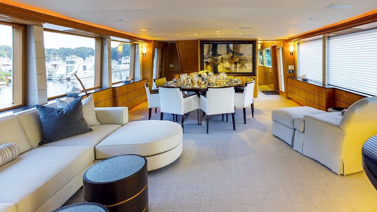 Crewed Motor Yacht XOXO photo 4