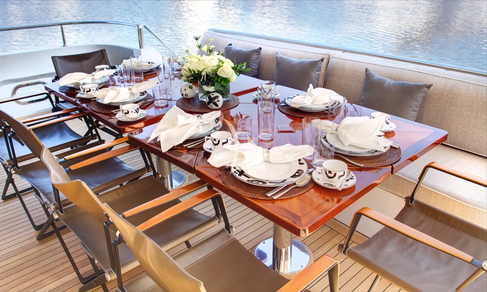 Luxury Crewed Motor Yacht XOXO photo 5