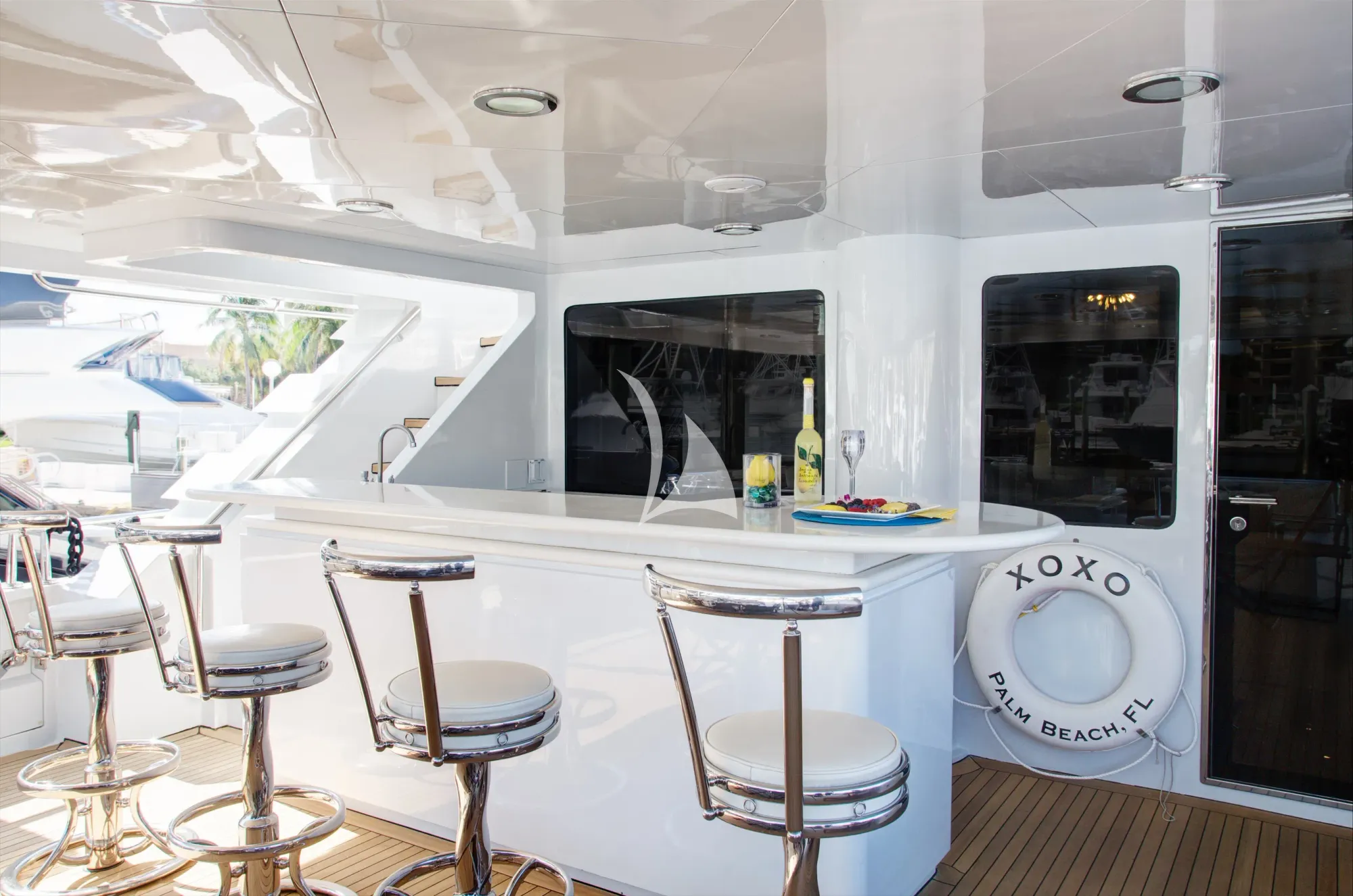 Luxury Crewed Motor Yacht XOXO photo 6