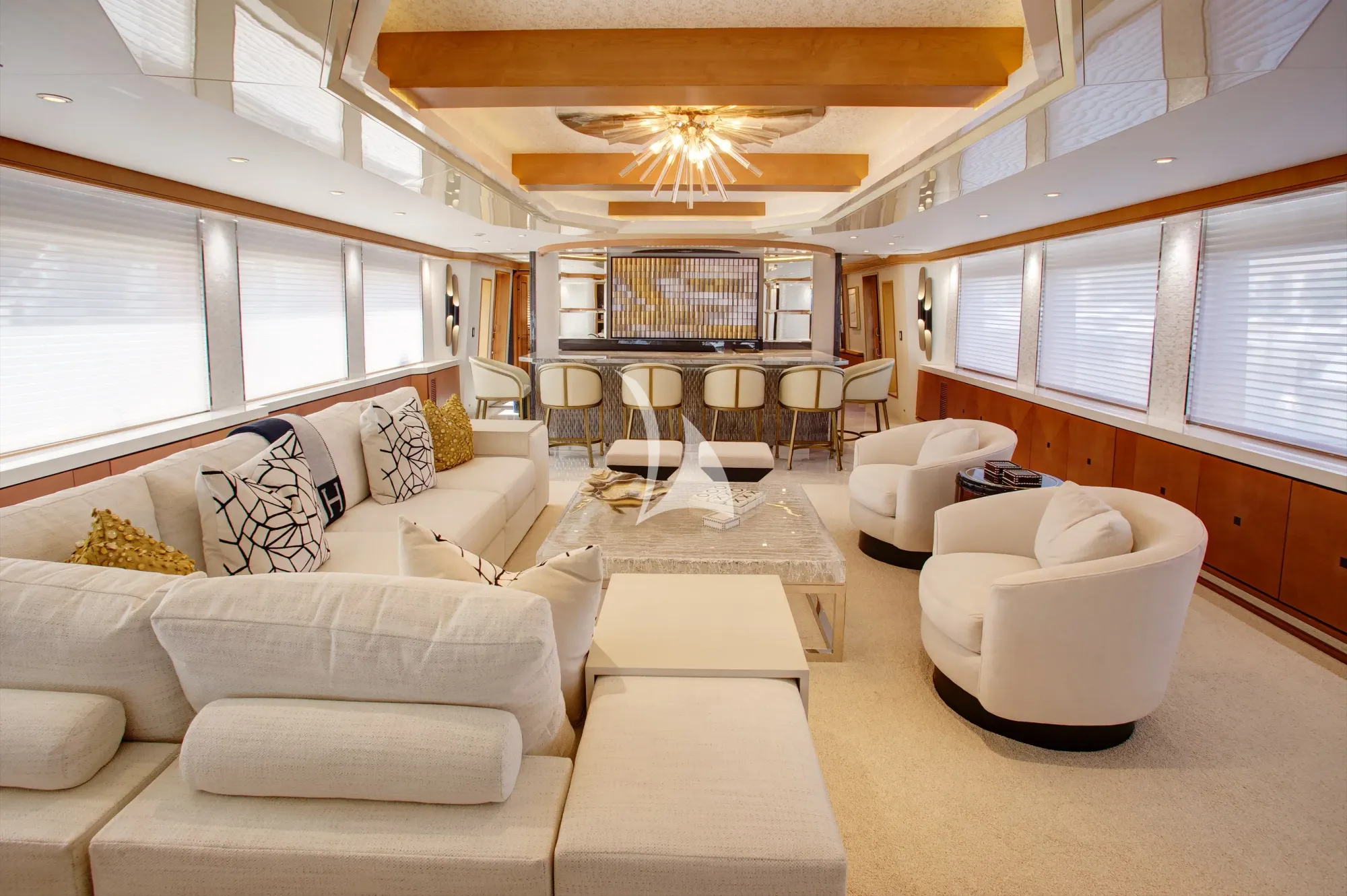Luxury Crewed Motor Yacht XOXO photo 8