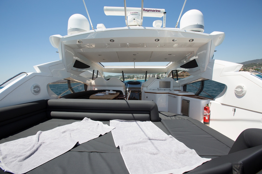 Crewed Motor Yacht YANSIKA photo 5