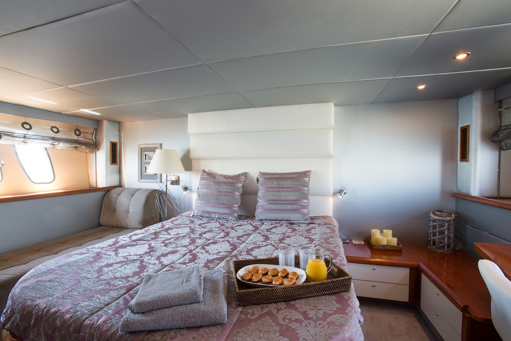 Crewed Motor Yacht YANSIKA photo 7