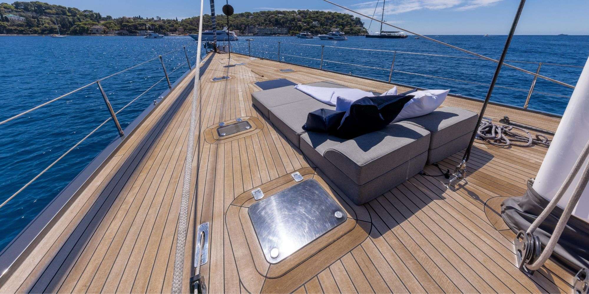 Luxury Crewed Sailing Yacht YCH2 photo 3