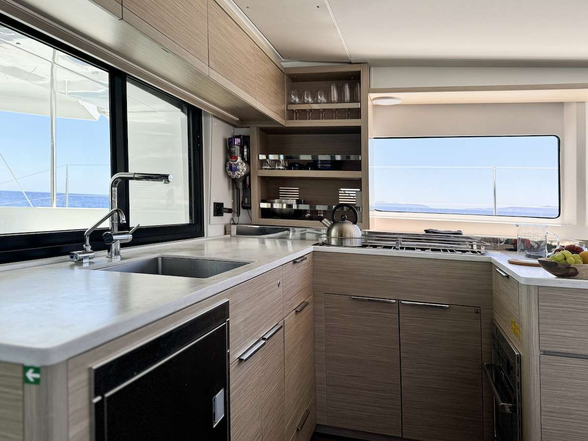 Luxury Crewed Catamaran YOFF photo 7