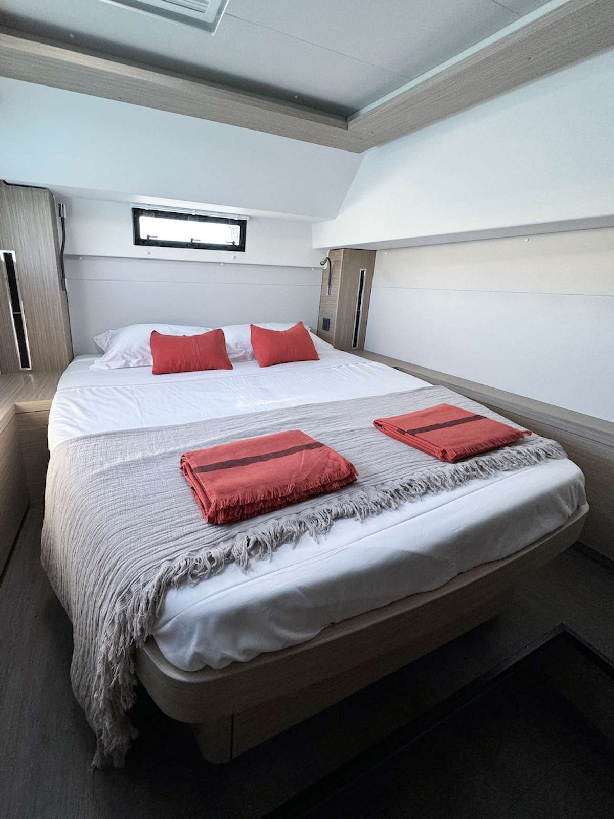 Luxury Crewed Catamaran YOFF photo 8