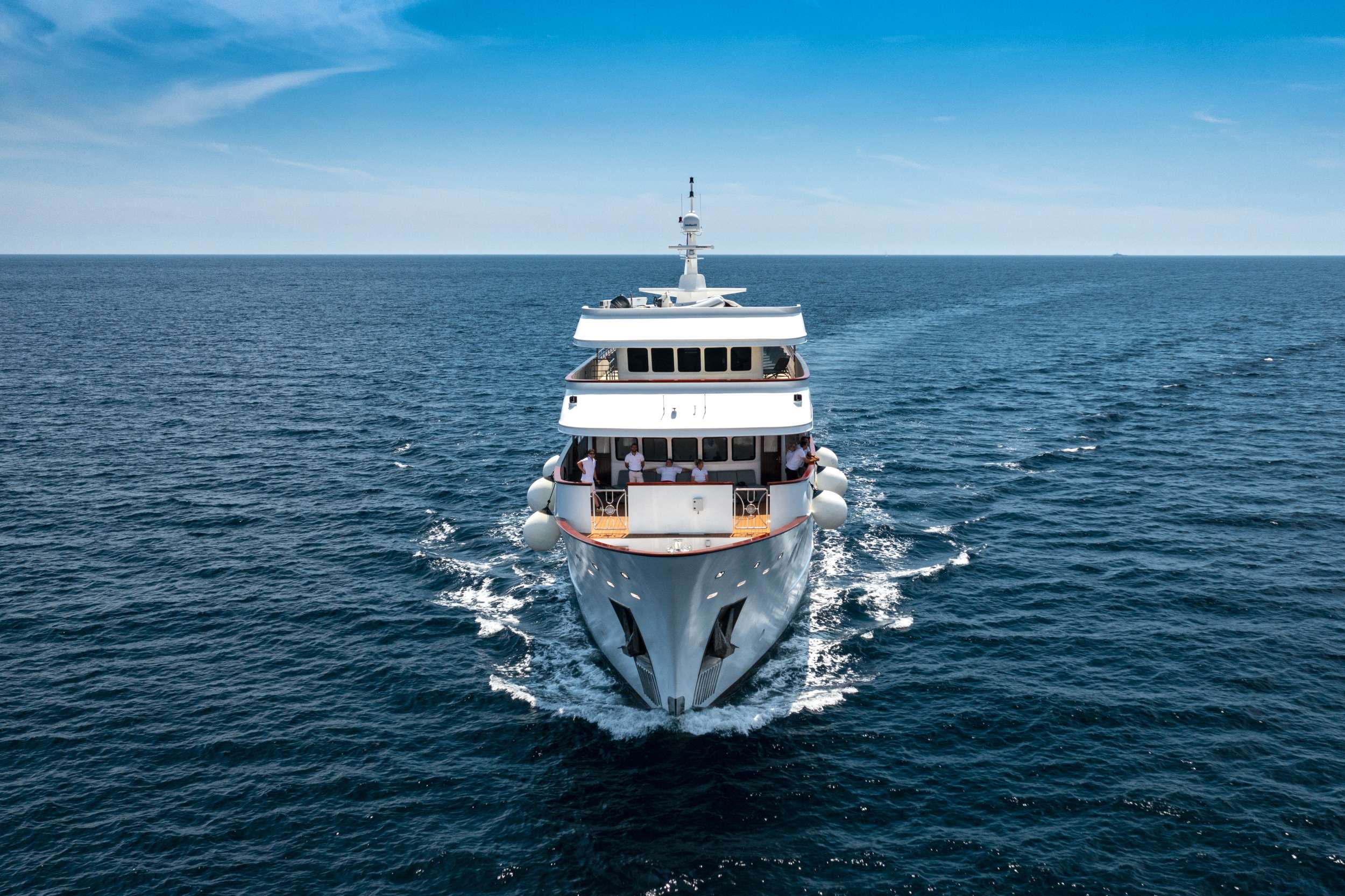 Luxury Crewed Motor Yacht YOLO photo 3