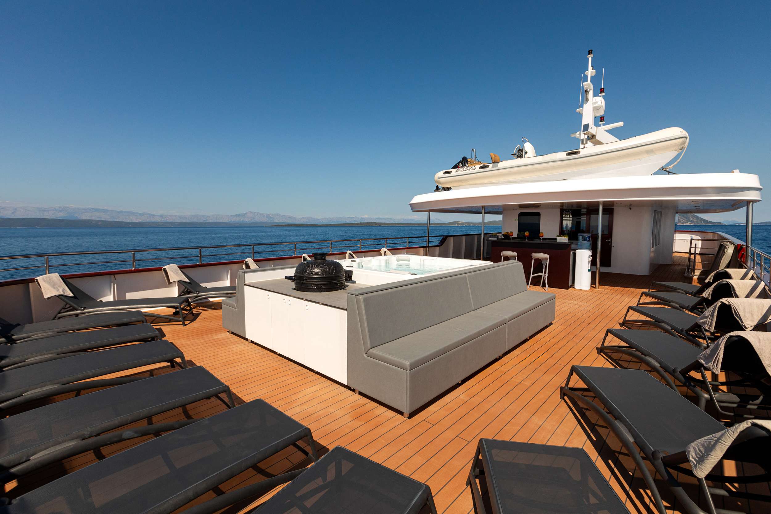 Luxury Crewed Motor Yacht YOLO photo 7