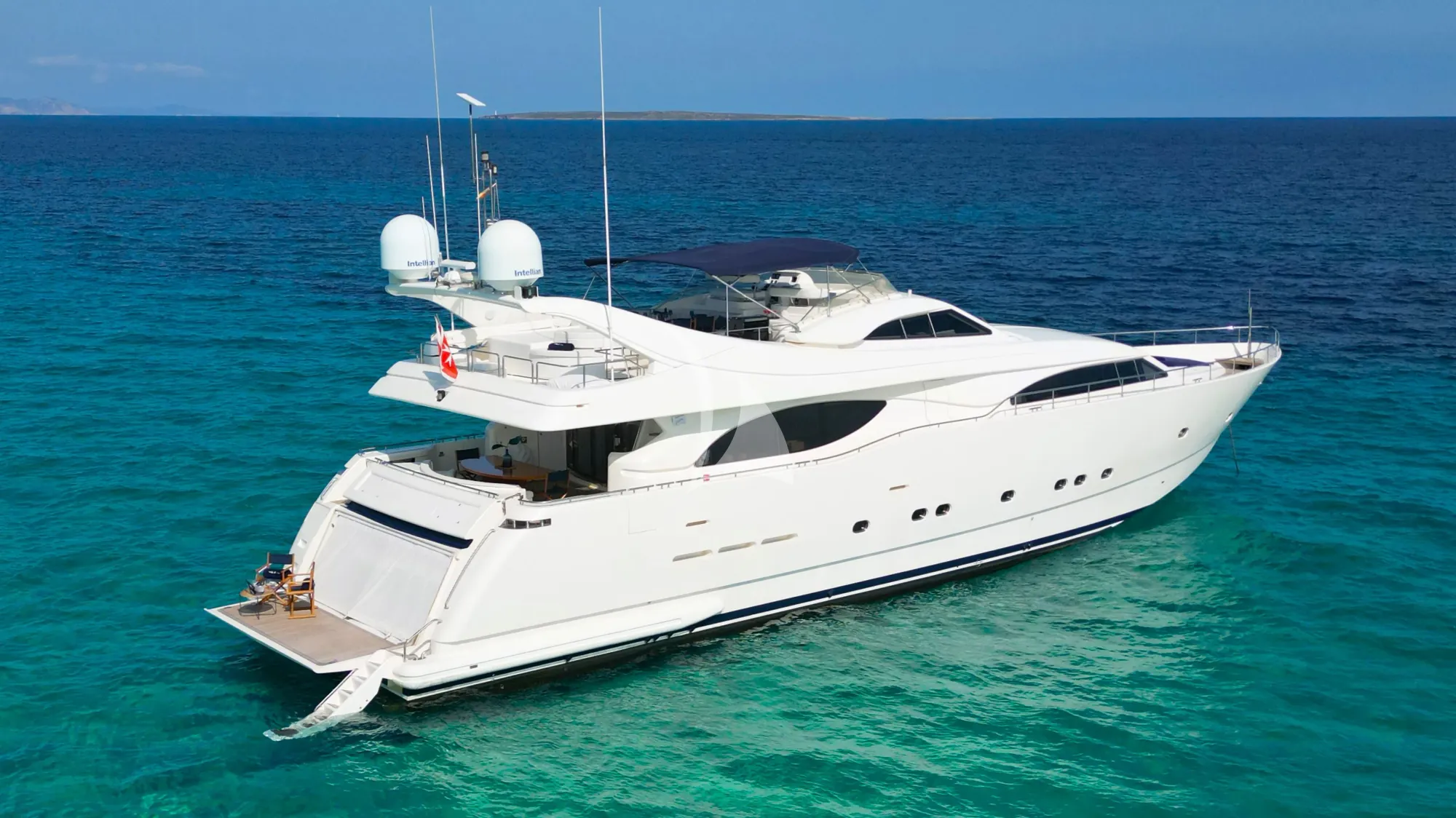 Luxury Crewed Motor Yacht YOLO TOO photo 3