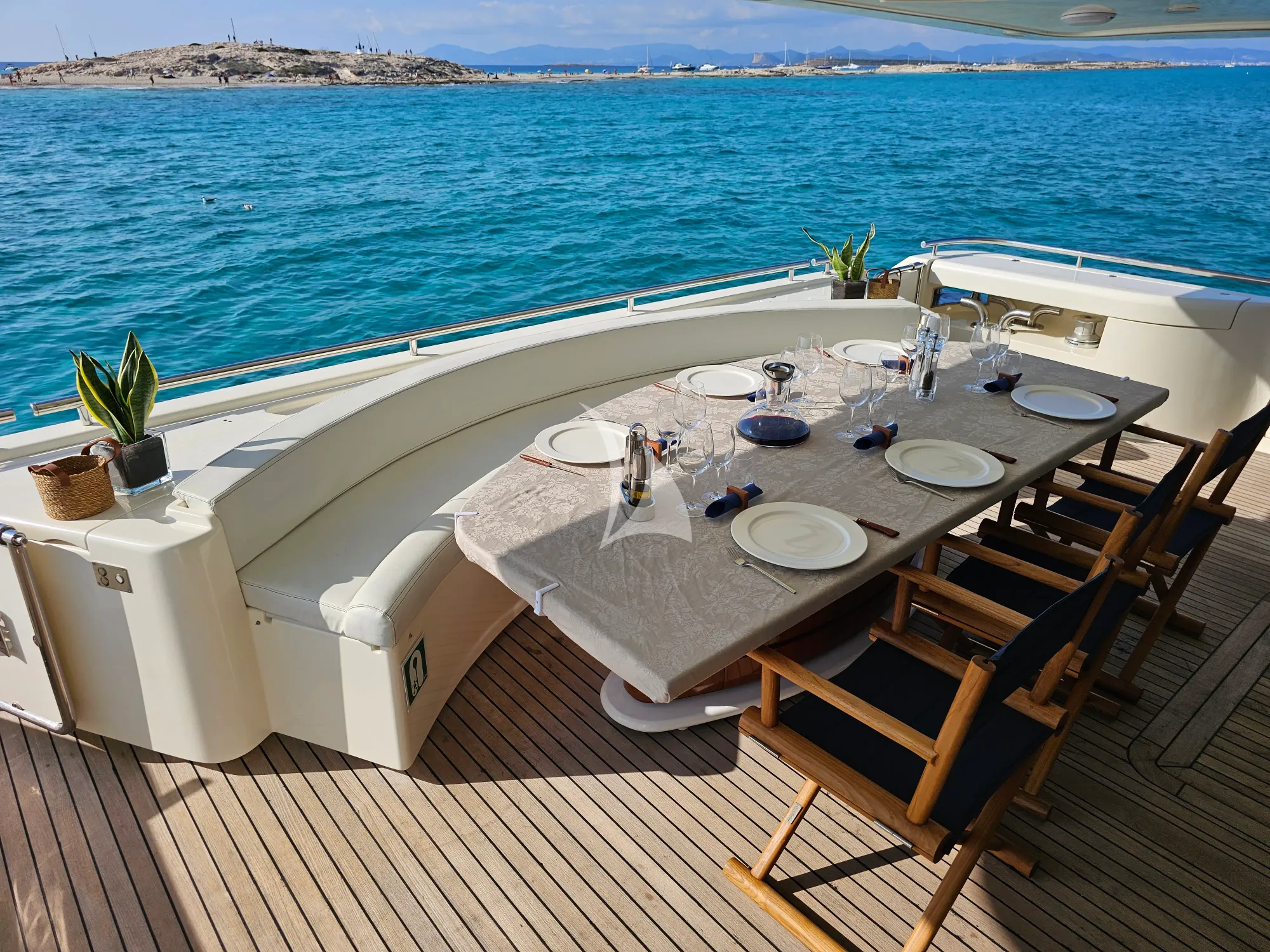 Luxury Crewed Motor Yacht YOLO TOO photo 5