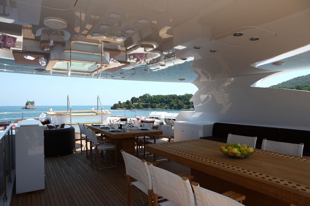 Luxury Crewed Motor Yacht ZALIV III photo 5