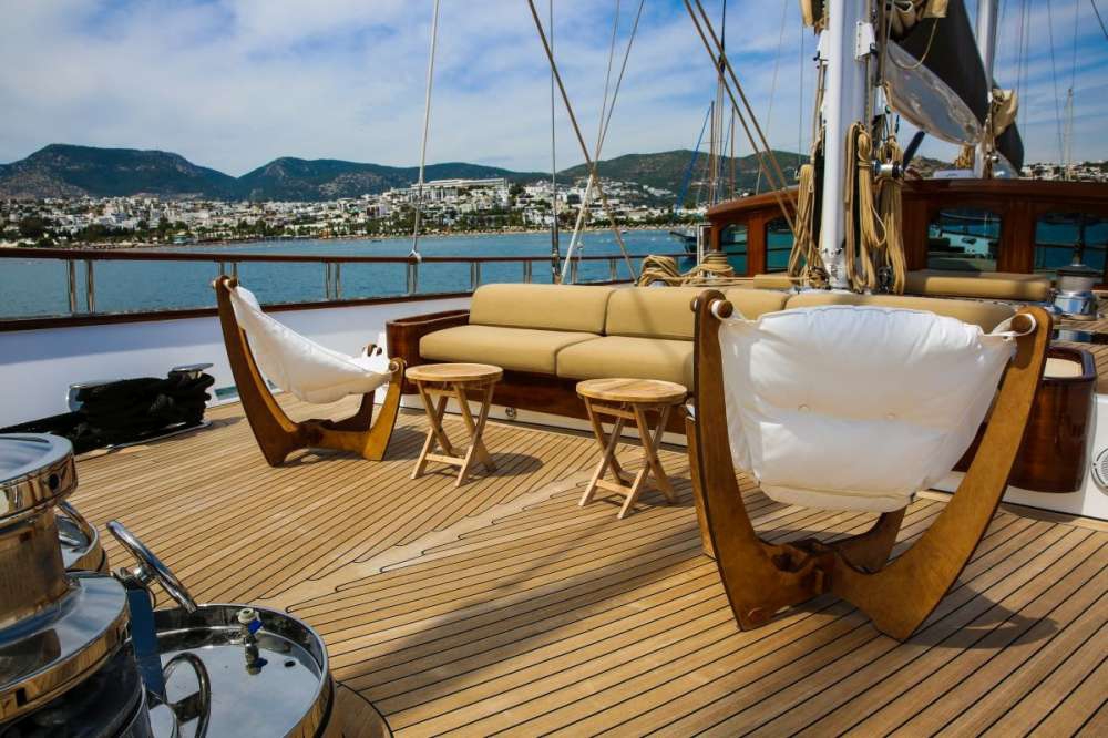 Luxury Crewed Sailing Yacht ZANZIBA photo 8