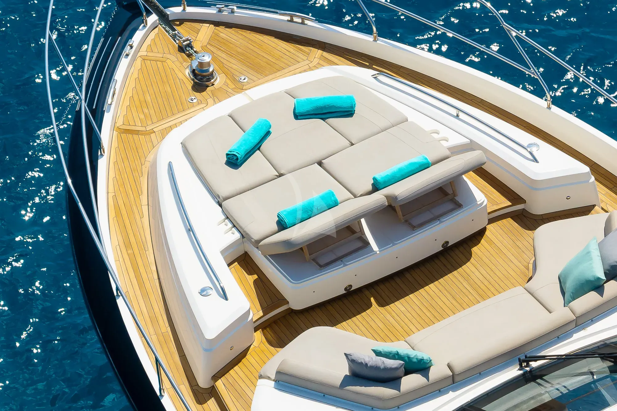 Crewed Motor Yacht ZEN VIBES photo 8